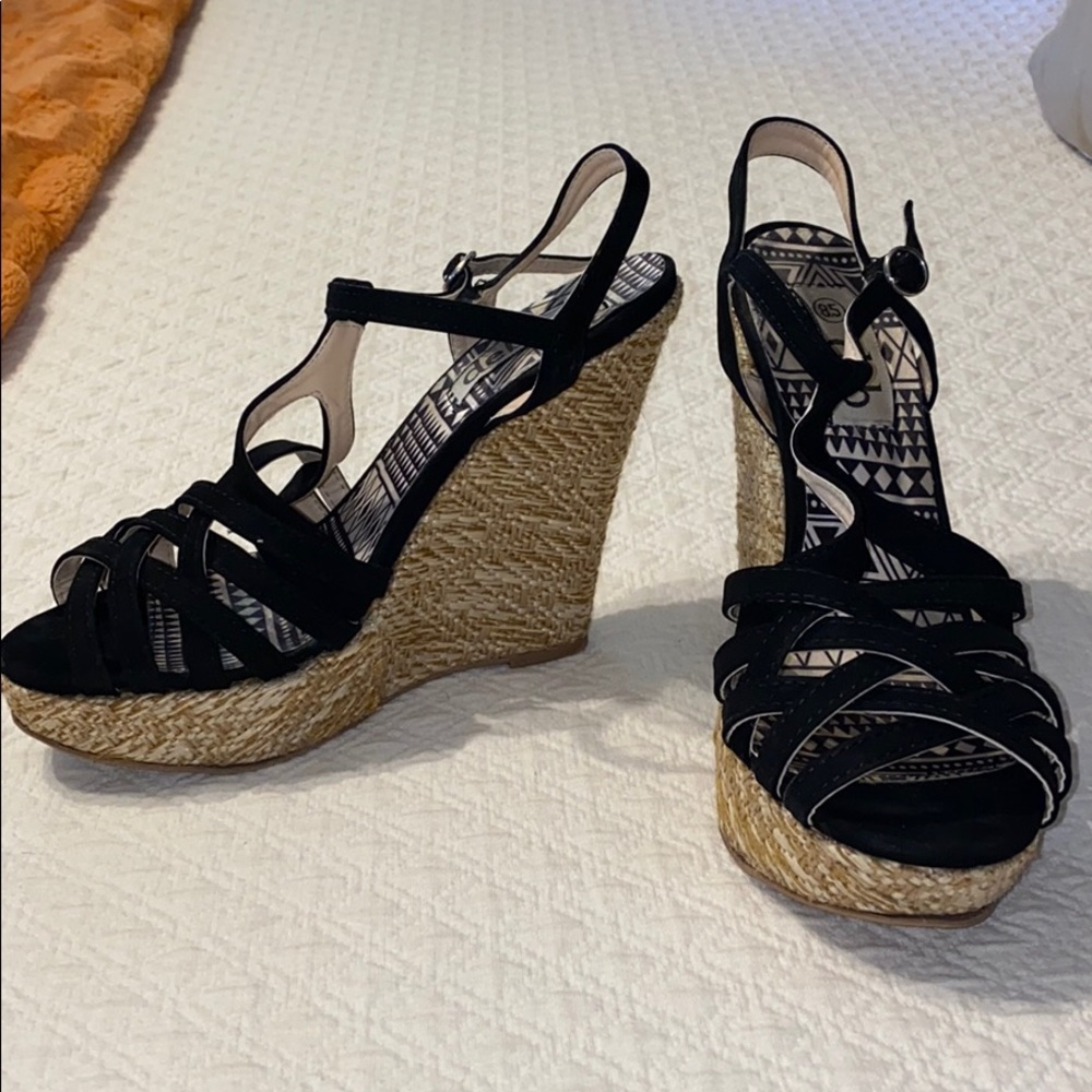 Black Wedges